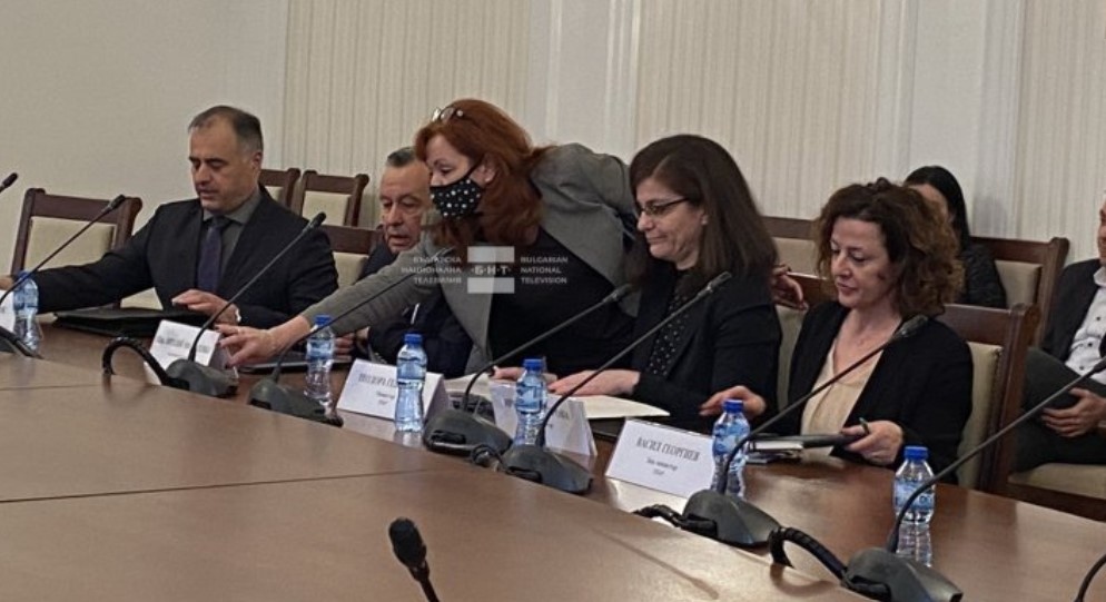 След закритото заседание на комисията по външна политика в НС